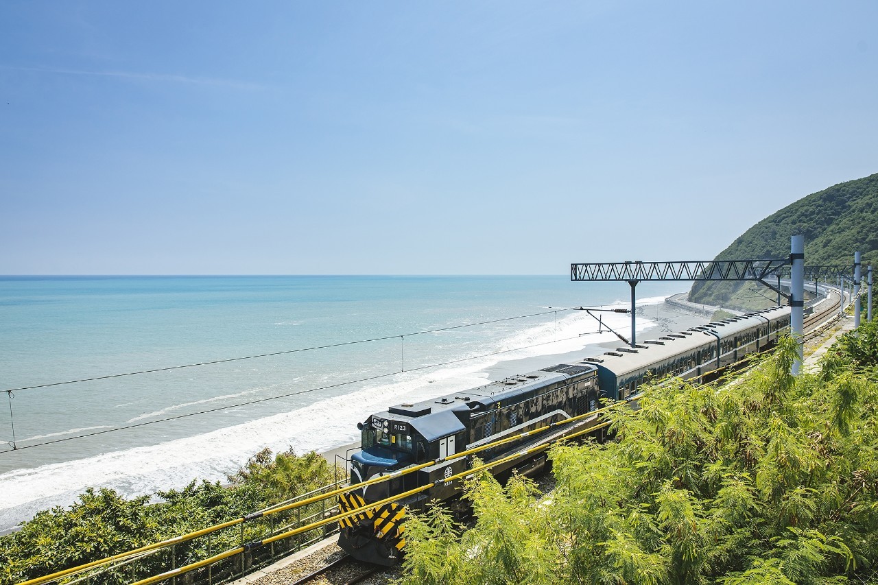 屏東熱帶農博、藍皮解憂列車、南橫公路風華（經典4日遊）